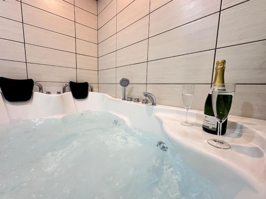 E Servagnat T3 Luxe Avec Sauna Jacuzzi Et Hammam Epernay Luaran gambar