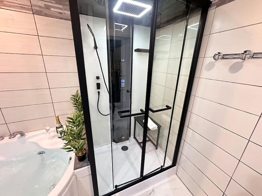 E Servagnat T3 Luxe Avec Sauna Jacuzzi Et Hammam Epernay Luaran gambar